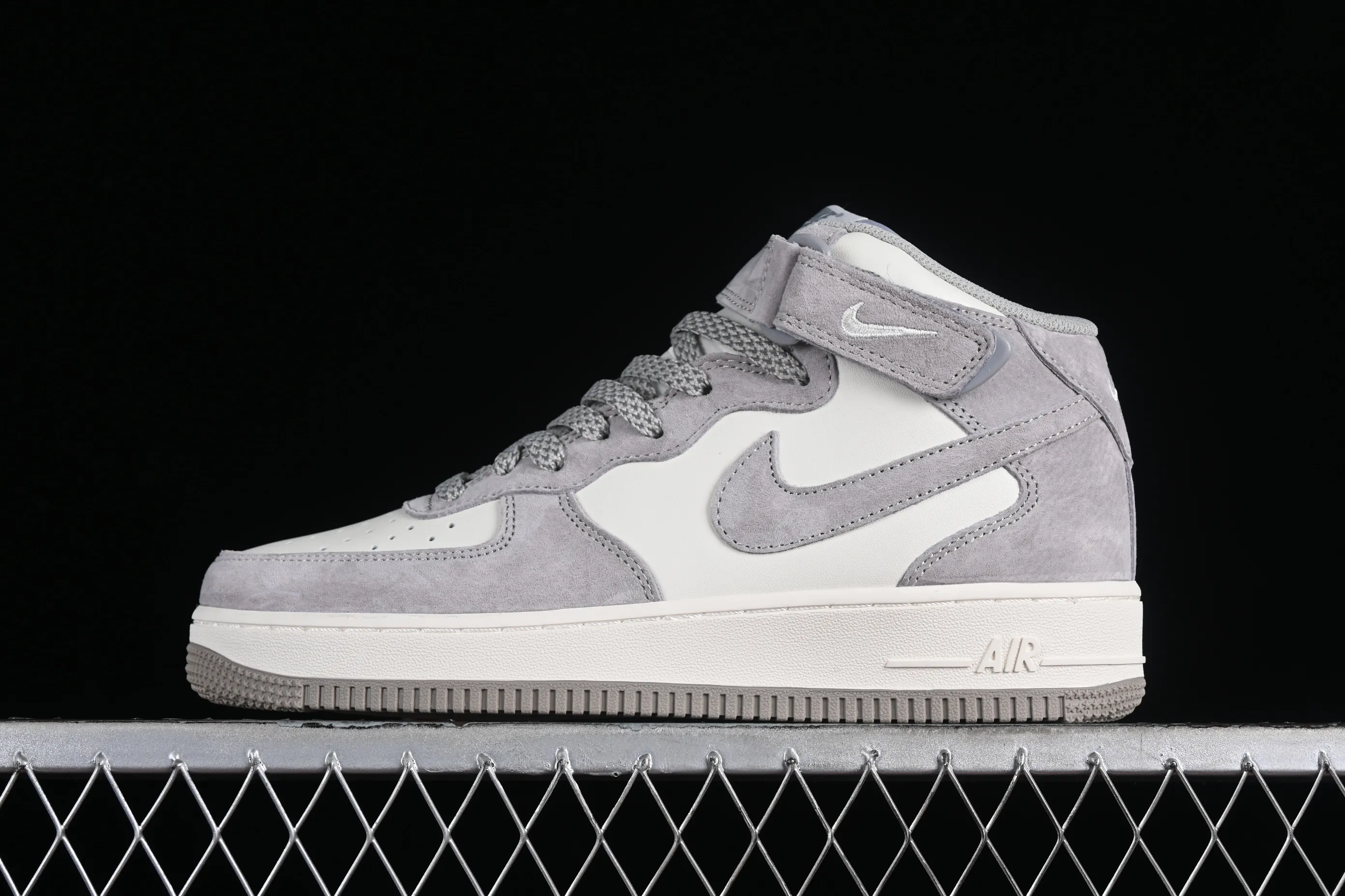 All Categories Nk Air Force 1 Air Force Series Nk Air Force 1 Mid Air Force Mid Nk Air Force 1'07 Mid Beige Air Force One Mid Casual Sneakers CQ3866-015